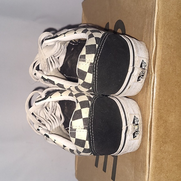 Vans - Picture 3 of 5